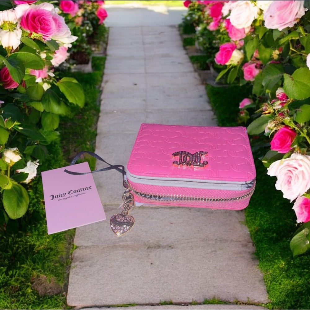 New! JUICY COUTURE Pink Wallet with Heart Charm - Picture 3 of 13